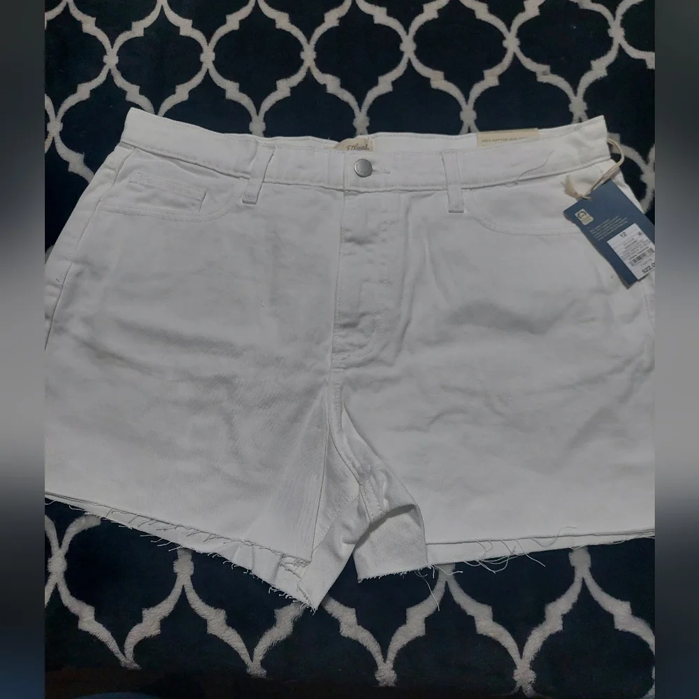 Nwt universal thread white Denim boyfriend shorts‎ size 12R